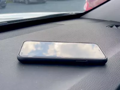 Опасно ли е да оставяте телефона си в колата през лятото?