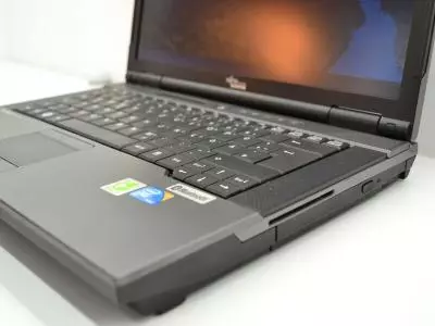 Fujitsu Esprimo Mobile M9410
