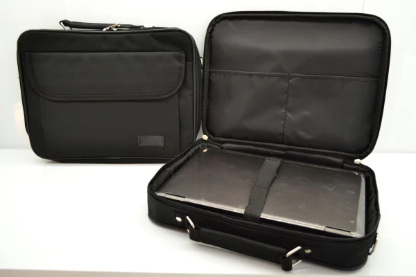 Laptop bag Dicota Base XX